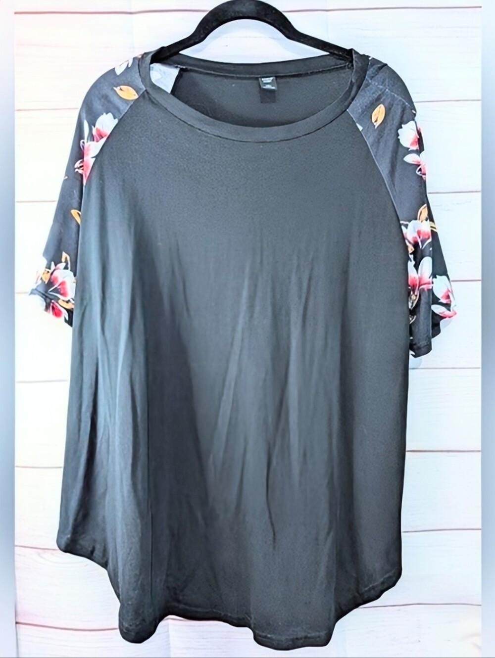 Nwot Shein Top With Gorgeous Floral Sleeves Size 4Xl